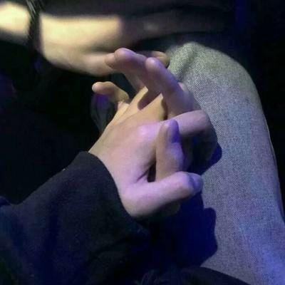 情侣牵手图片真实 情侣图片手牵手真实