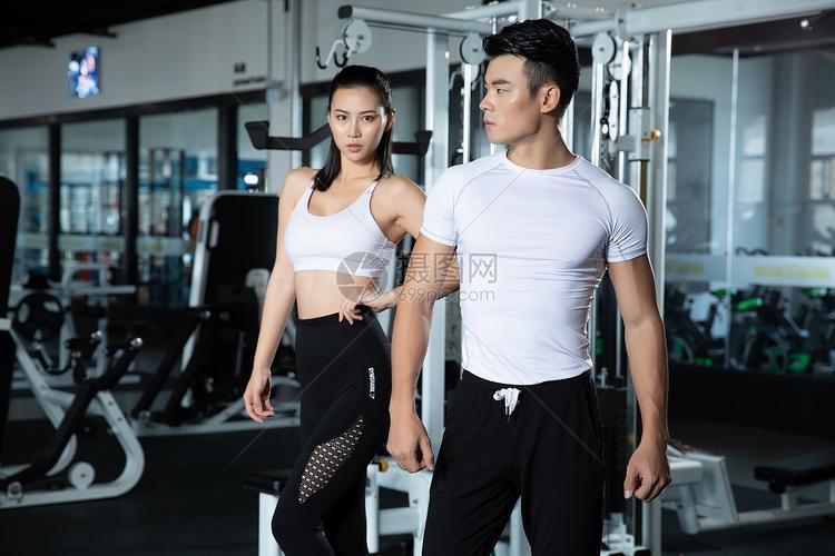 情侣锻炼图片大全 情侣一起锻炼的说说