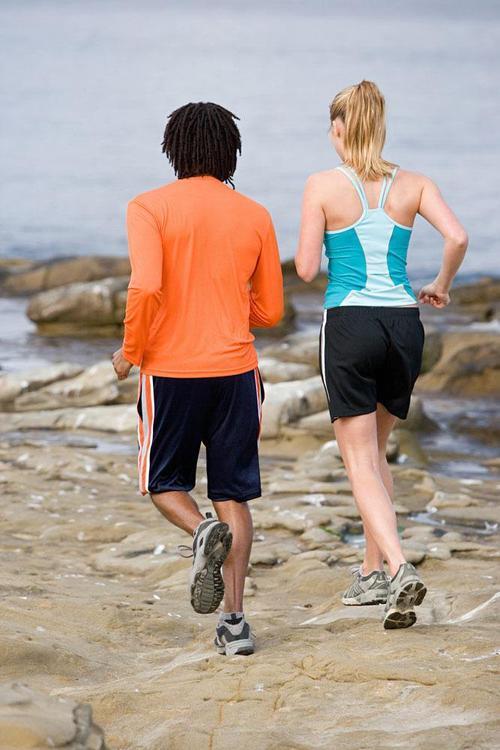 情侣锻炼图片大全 情侣一起锻炼的说说