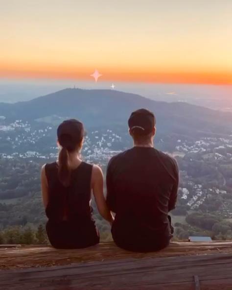 情侣看日出图片 情侣日出图片清晨