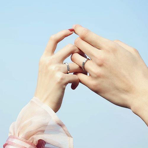 戒指图片唯美情侣牵手 情侣戒指图片牵手图片壁纸