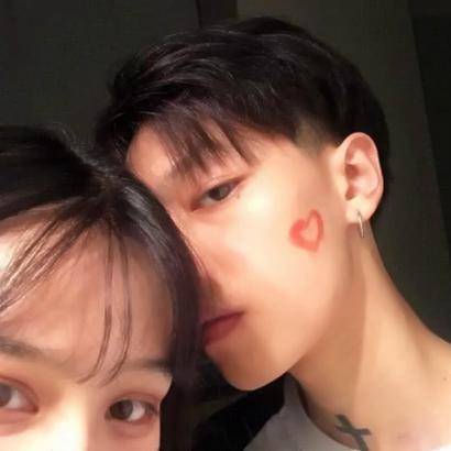 情侣两人一张图 情侣图片两张一组