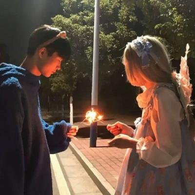 情侣两人一张图 情侣图片两张一组