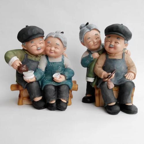 情侣捶背图片 情侣勾肩搭背图片