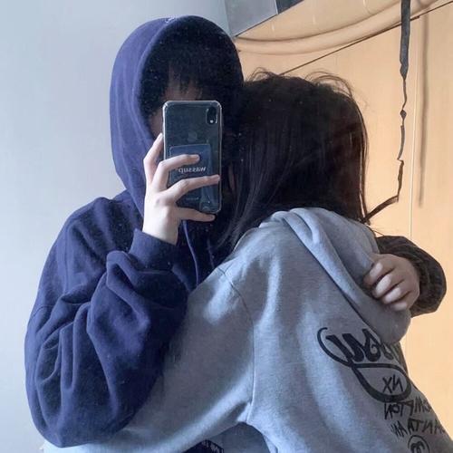 唯美情侣图片一左一右 浪漫情侣头像图片一左一右