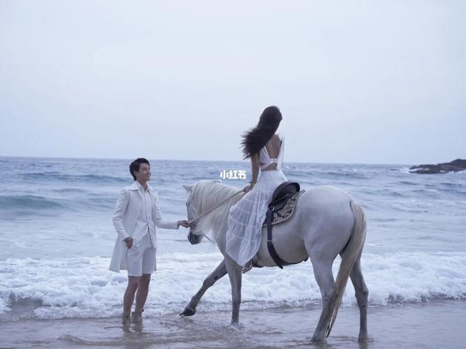 情侣海边图片 一对情侣在海边的图片