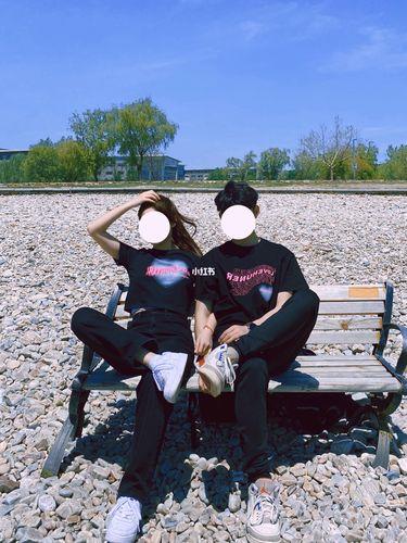 情侣海边图片 一对情侣在海边的图片