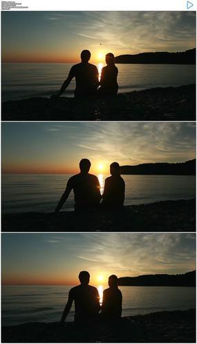 情侣海边背影图片 两个人海边背影情侣图