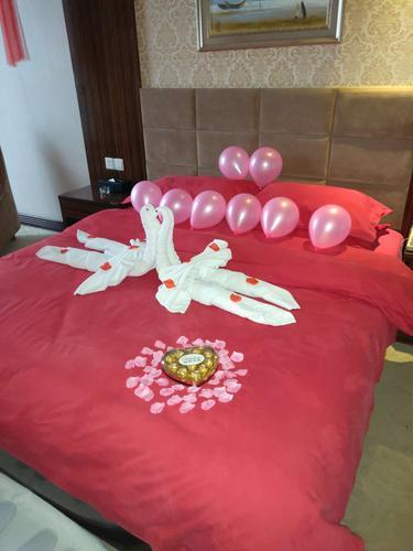 情侣房间布置图片 情侣卧室布置图片大全