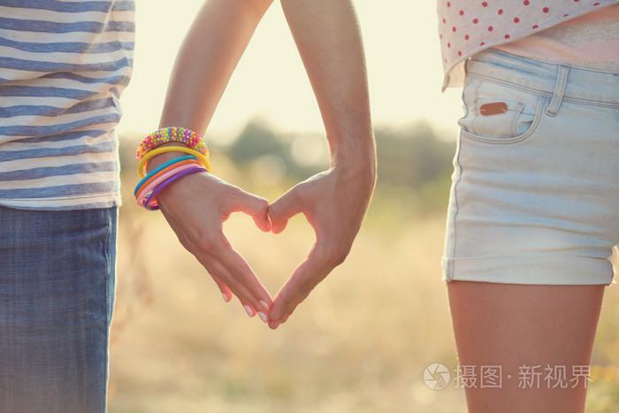 情侣手牵手图片大全 爱情手牵手图片大全情侣