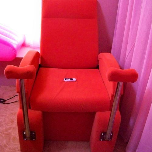情侣房椅子使用图片 情侣房间交椅的功能