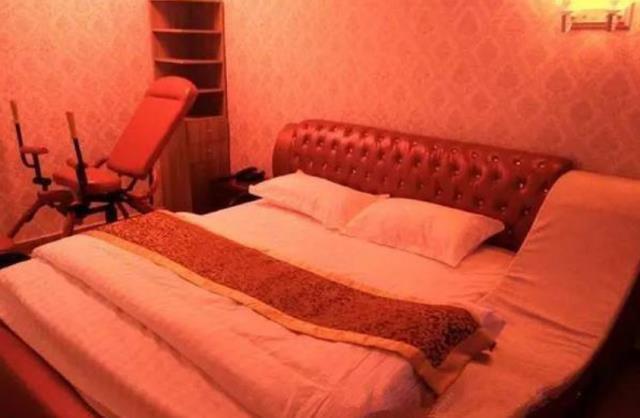 情侣房椅子使用图片 情侣房间交椅的功能