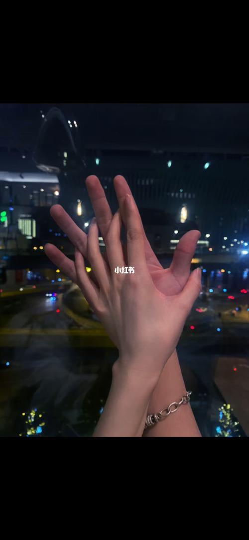 手牵手图片情侣真实 牵手图片情侣真实