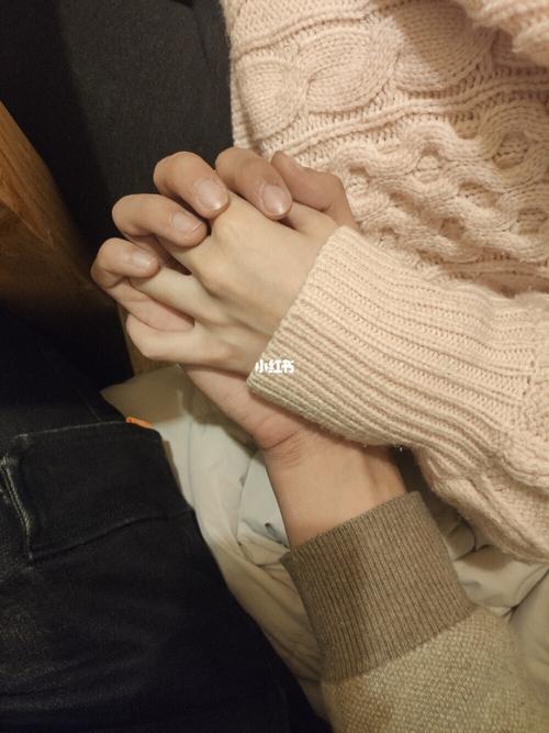 手牵手图片情侣真实 牵手图片情侣真实