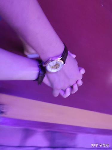 手牵手图片情侣真实 牵手图片情侣真实