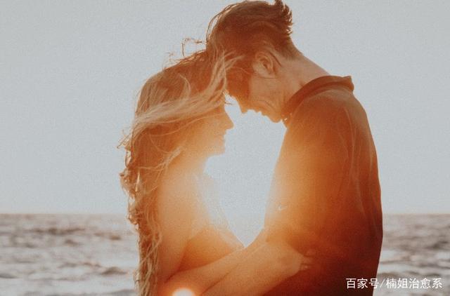 情侣拥抱入睡温馨图片 情侣拥抱图片大全