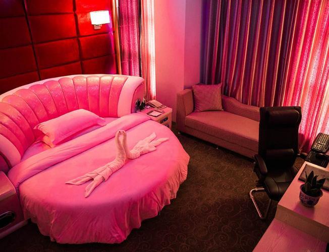 酒店情侣房布置图片 情侣酒店装修效果图