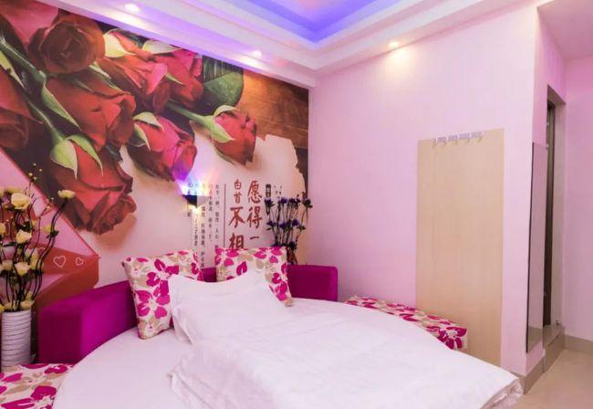 酒店情侣房布置图片 情侣酒店装修效果图