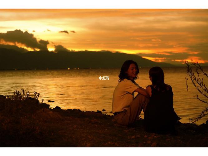 夕阳下的情侣图片 夕阳下情侣背影图片