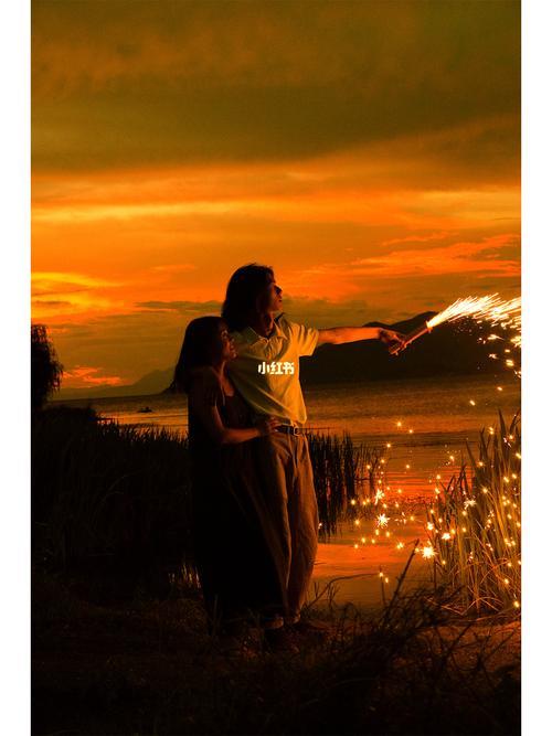 夕阳下的情侣图片 夕阳下情侣背影图片