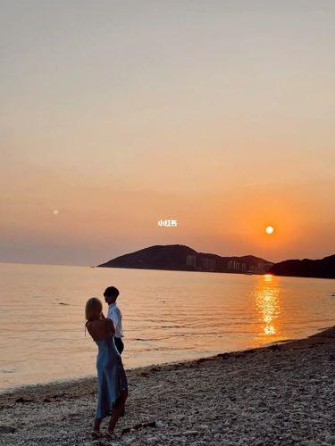 夕阳下的情侣图片 夕阳下情侣背影图片