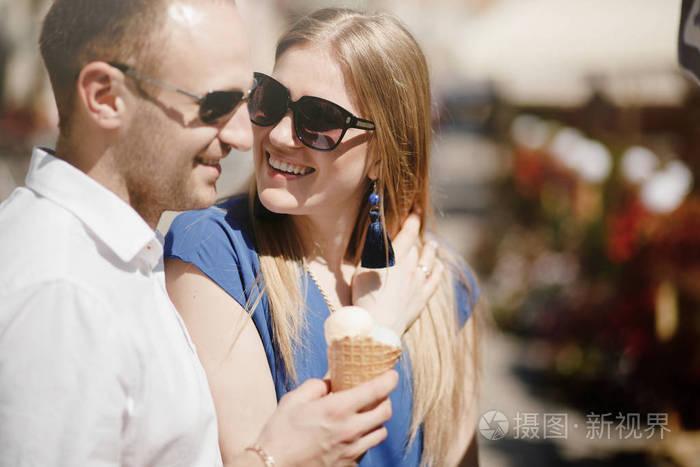 情侣拥抱图片大全 情侣相拥图片