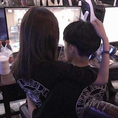 情侣配对图片 情侣图片一人一张配对