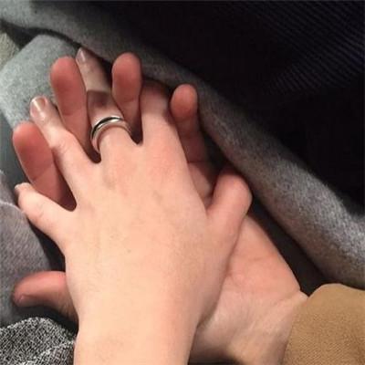 情侣牵手图片十指紧扣 男女情侣牵手十指紧扣图片只有手