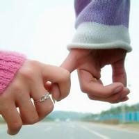 情侣牵手图片十指紧扣 男女情侣牵手十指紧扣图片只有手