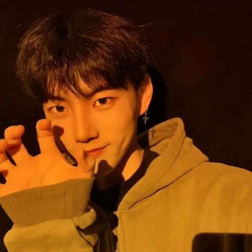 头像真人图男生 好看的头像图片男生真人