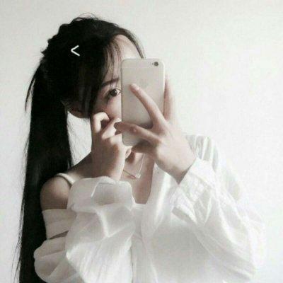 头像女生脸上有白色液体 女孩脸上有一块一块白色的