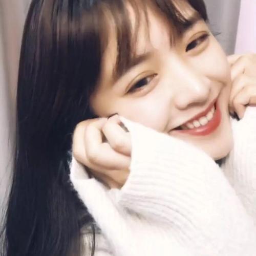 头像女生脸上有白色液体 女孩脸上有一块一块白色的