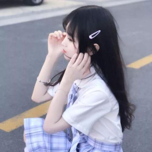 头像女生脸上有白色液体 女孩脸上有一块一块白色的