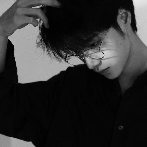 头像男生简单气质 有气质的男生头像图片