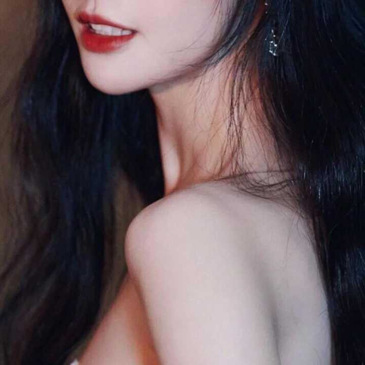 性感女生头像 性感女生头像图片高冷背影