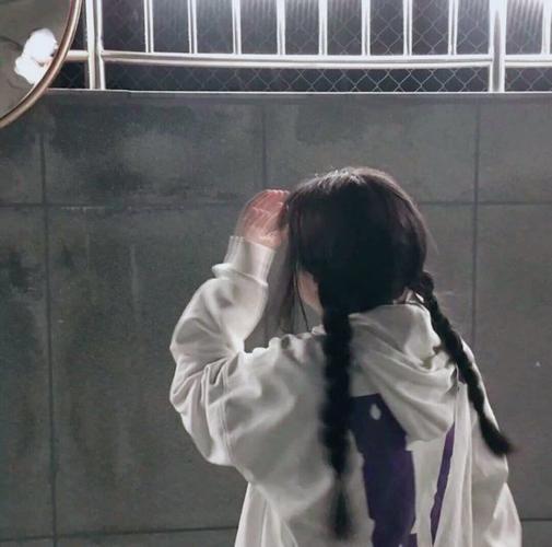 头像女不露脸 不露正脸的女生头像