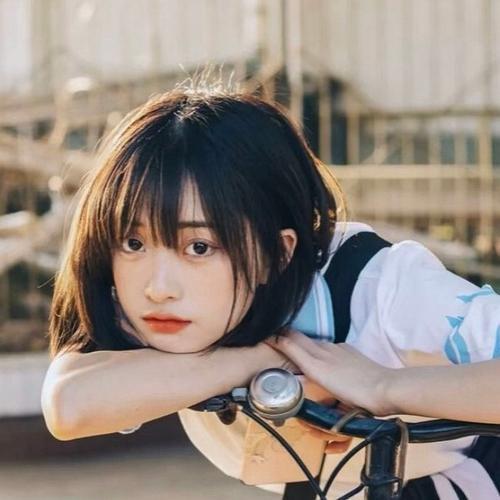短发女生头像 女学生短发发型图片