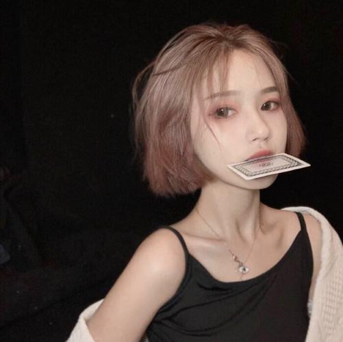 短发女生头像 女学生短发发型图片