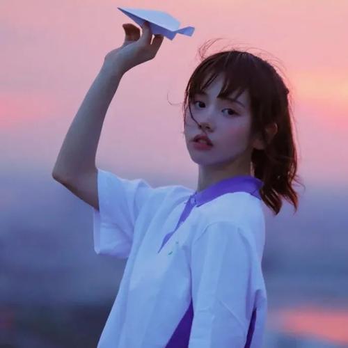 头像女生简单气质森系 头像女生简单气质森系动漫二次元