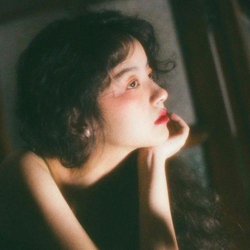 头像女生简单气质森系 头像女生简单气质森系动漫二次元