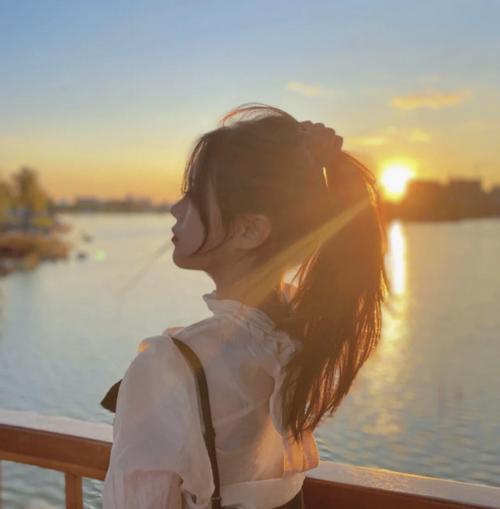 头像女生简单气质森系 头像女生简单气质森系动漫二次元