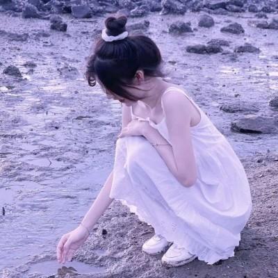 头像女生简单气质森系 头像女生简单气质森系动漫二次元