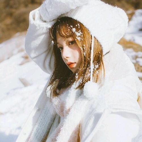 头像女生简单气质森系 头像女生简单气质森系动漫二次元