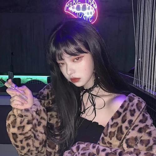 女头像霸气高冷遮脸 网图女生头像霸气高冷遮脸