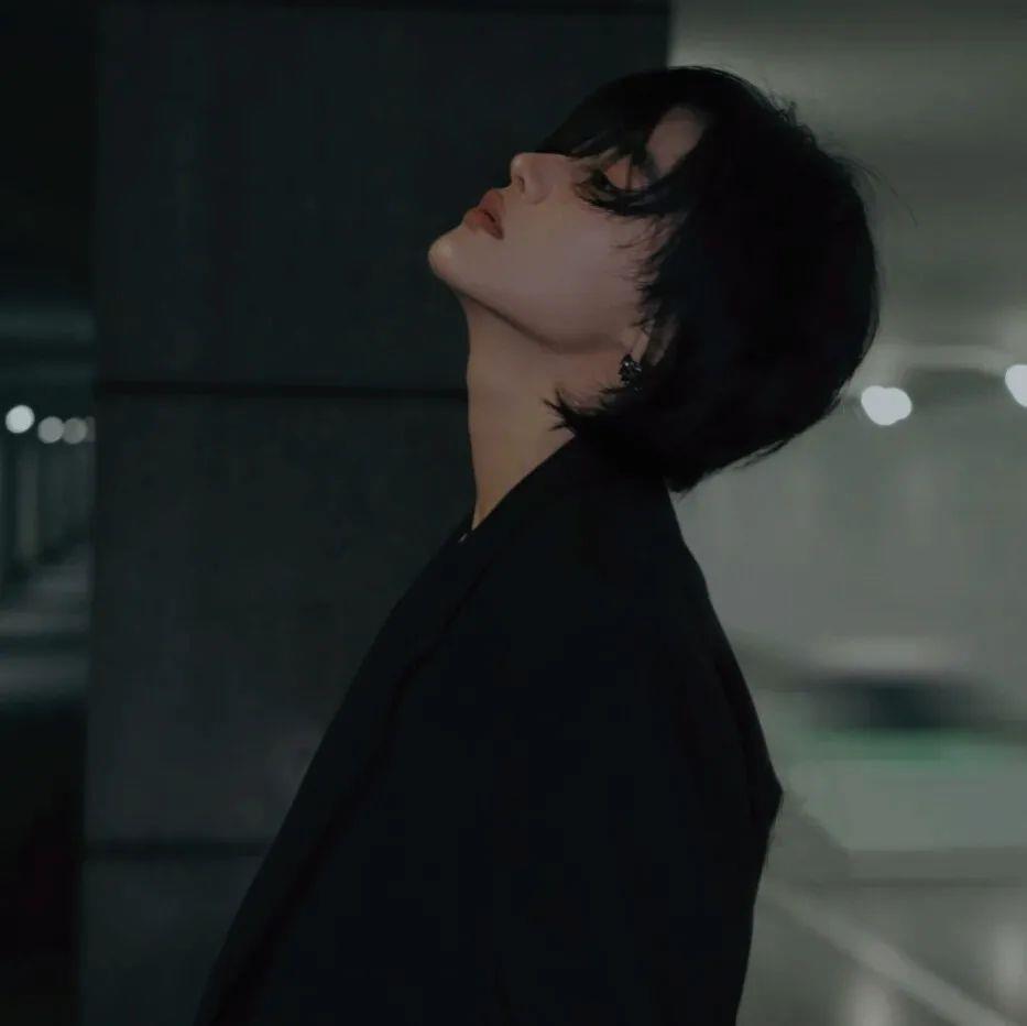 气质高冷个性的男生微信高清头像图片