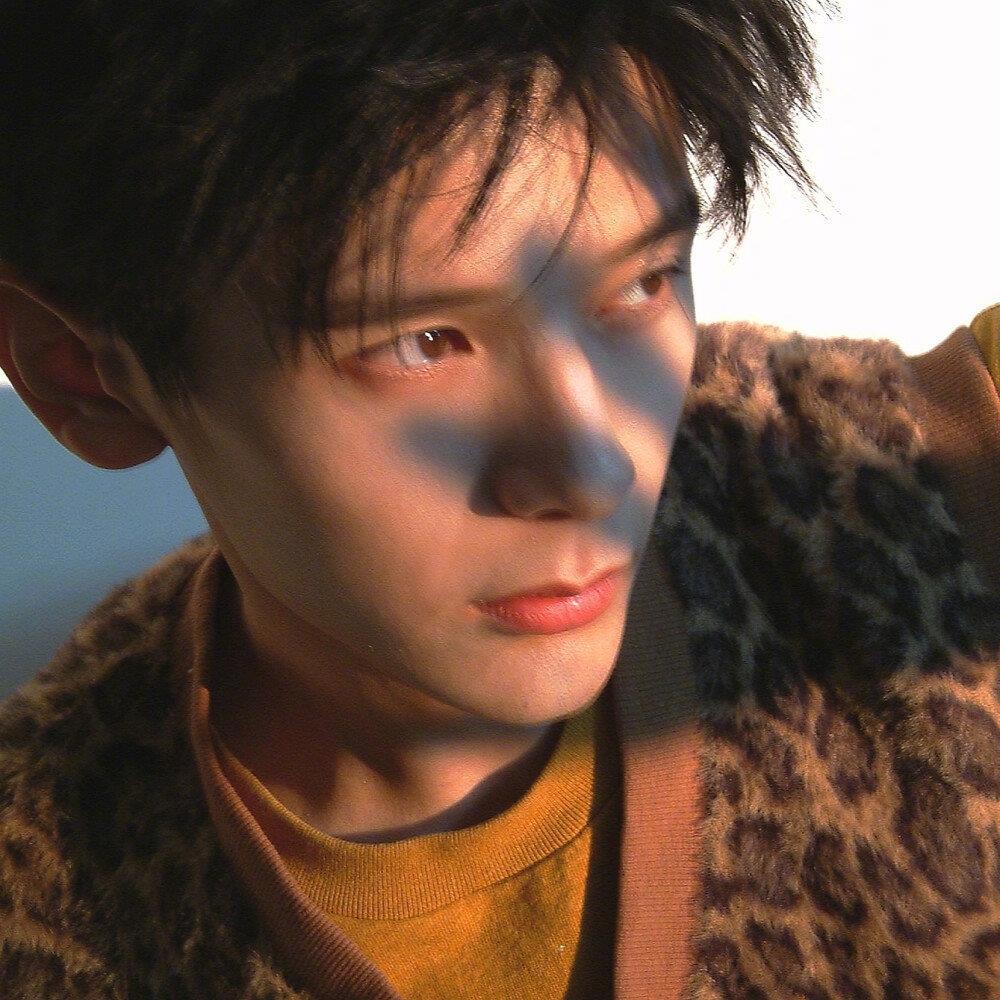 8月最新帅气男生精美头像大全