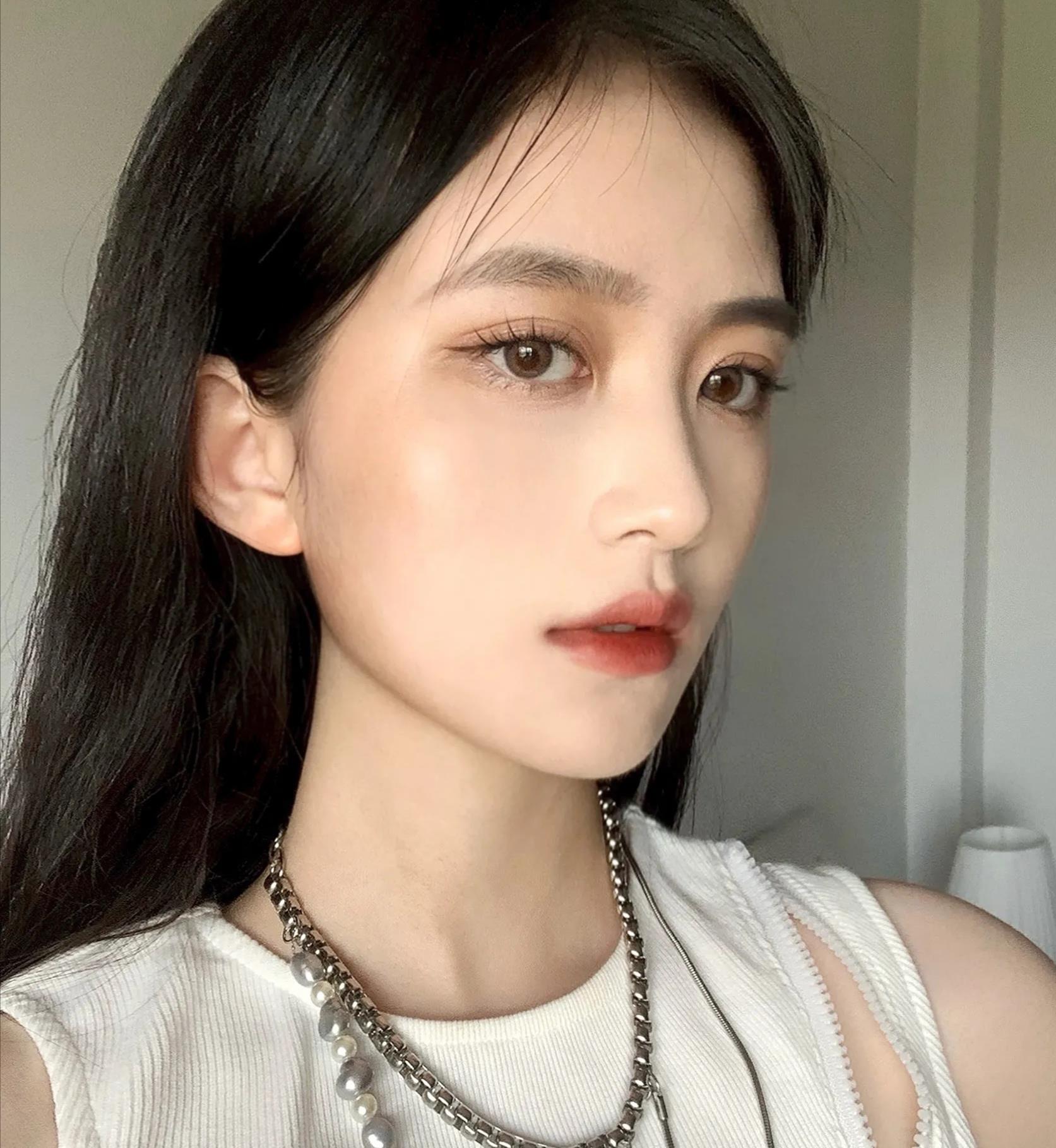 好看特别美丽的女生头像图片