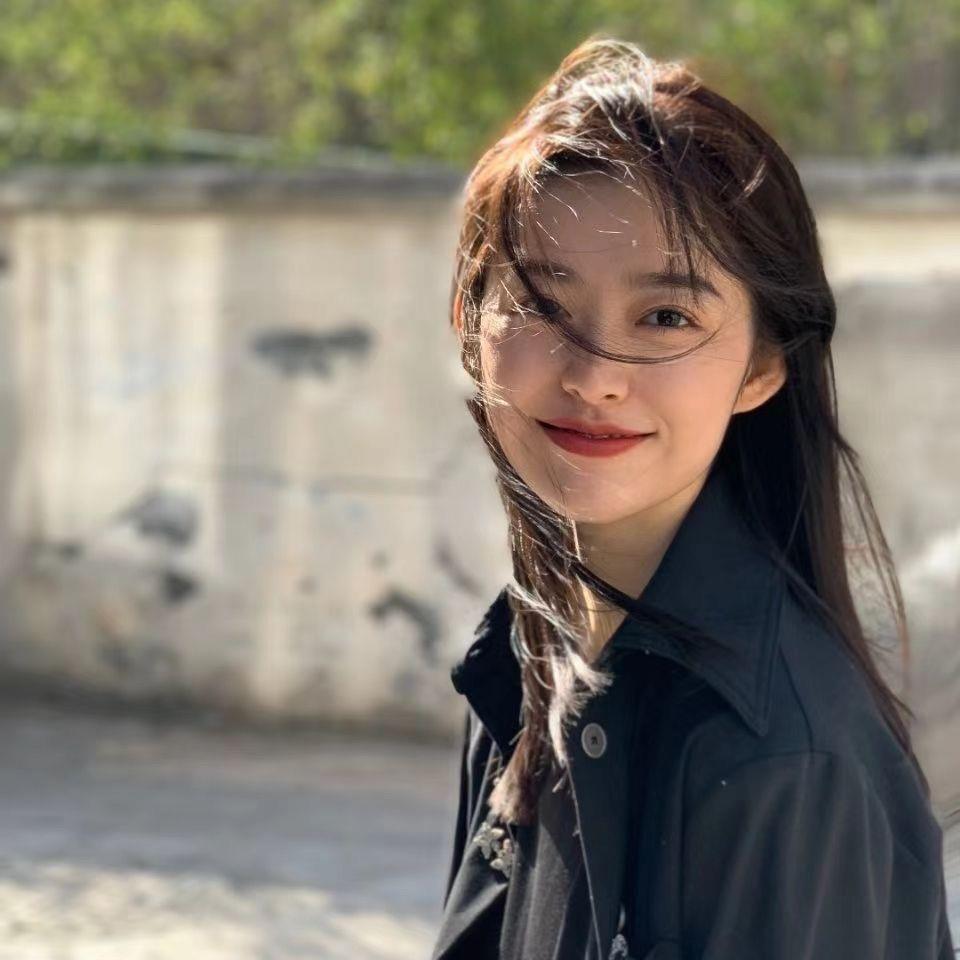 气质高颜值的女生笑容甜美干净又高级微信头像图片