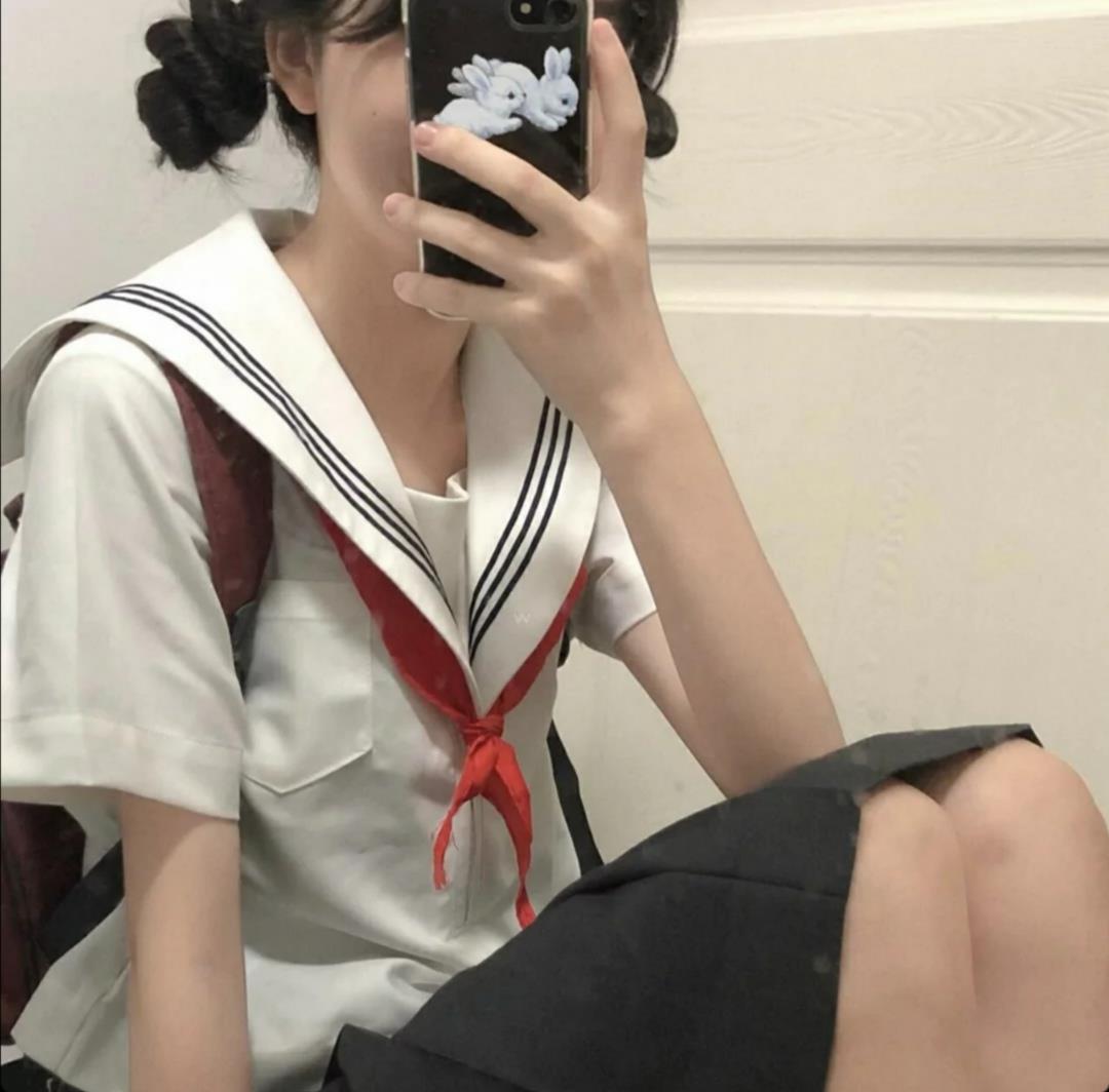 适合当头像图片的真人自拍美女照片