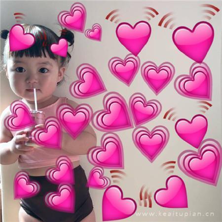 最新向萌娃发射爱心的可爱搞怪微信头像图片